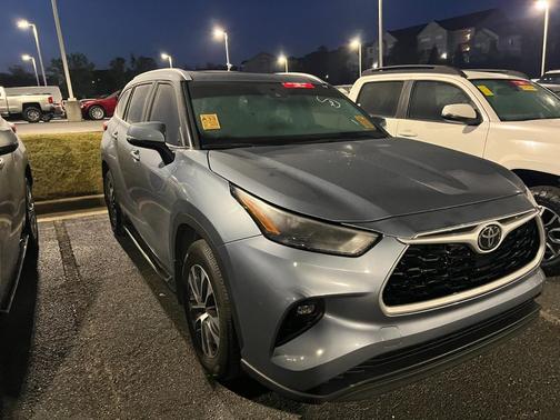 Moon Dust 2024 Toyota Highlander XLE