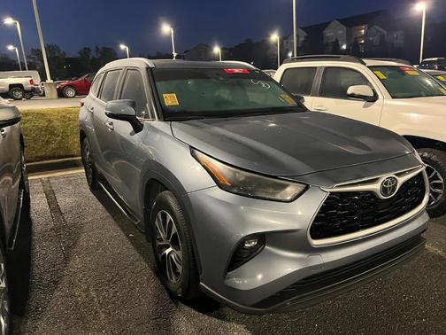 Moon Dust 2024 Toyota Highlander XLE