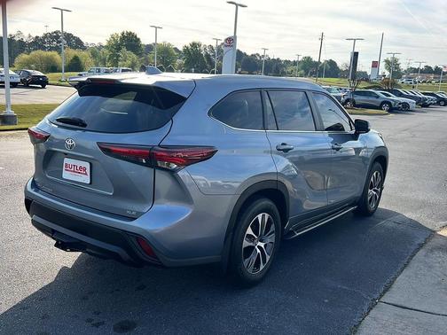 Moon Dust 2024 Toyota Highlander XLE