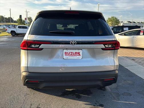 2025 Toyota Highlander LE