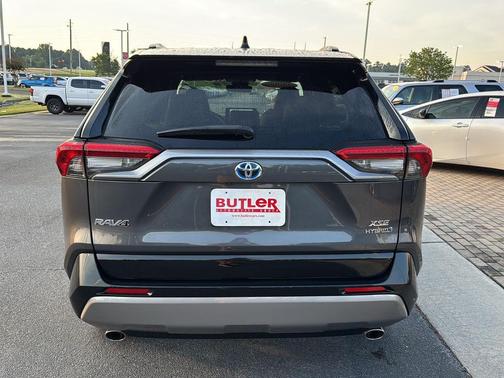 2023 Toyota RAV4 Hybrid SE