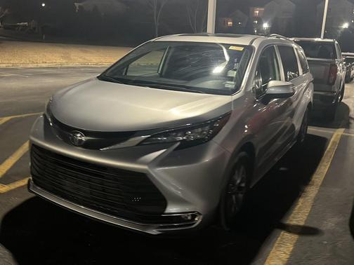 2024 Toyota Sienna XLE
