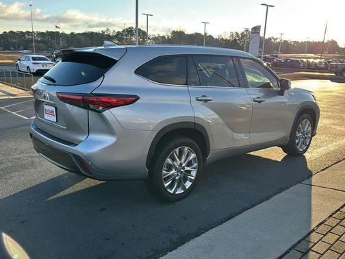 2022 Toyota Highlander Limited