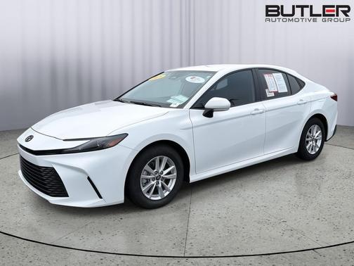 Ice Cap 2025 Toyota Camry LE