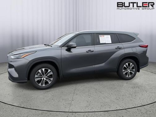 Magnetic Gray Metallic 2023 Toyota Highlander XLE