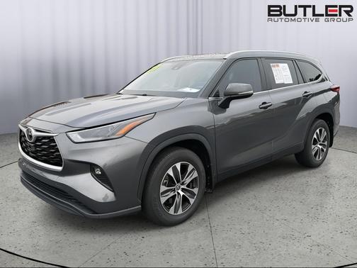 Magnetic Gray Metallic 2023 Toyota Highlander XLE
