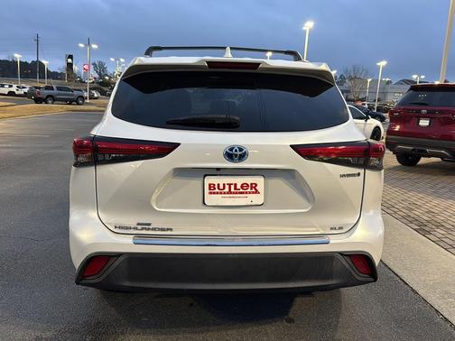 2022 Toyota Highlander Hybrid XLE