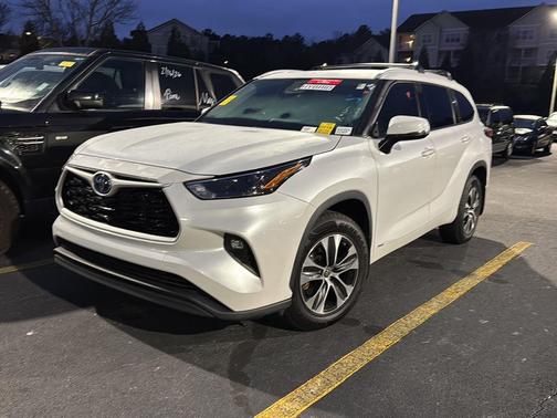 2022 Toyota Highlander Hybrid XLE