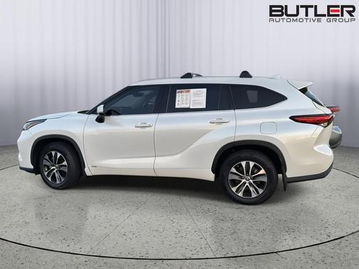 Wind Chill Pearl 2022 Toyota Highlander Hybrid XLE
