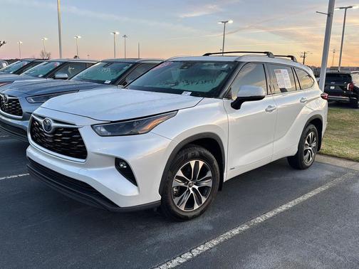 2022 Toyota Highlander Hybrid XLE