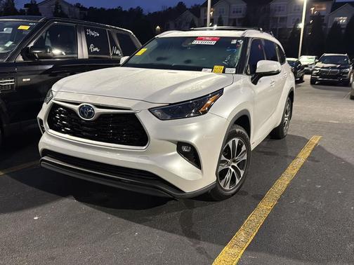 2022 Toyota Highlander Hybrid XLE