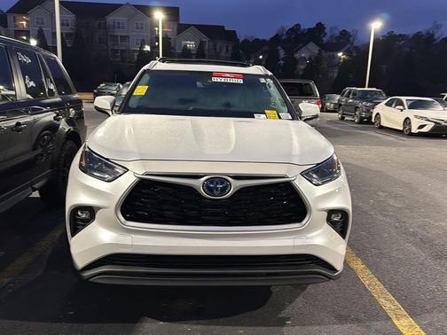 2022 Toyota Highlander Hybrid XLE