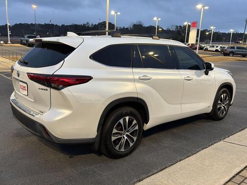 2022 Toyota Highlander Hybrid XLE