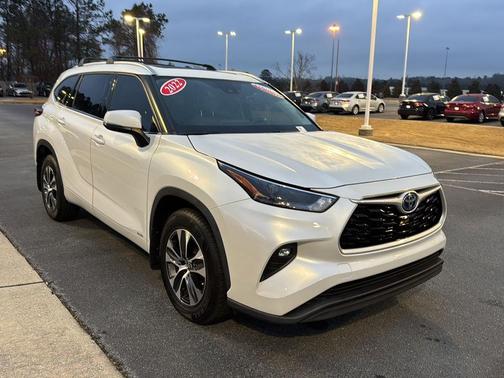 2022 Toyota Highlander Hybrid XLE