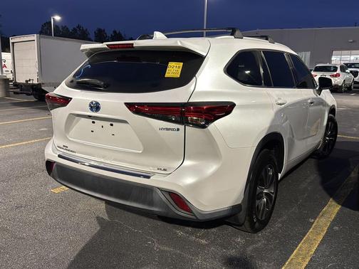 2022 Toyota Highlander Hybrid XLE