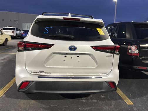 2022 Toyota Highlander Hybrid XLE