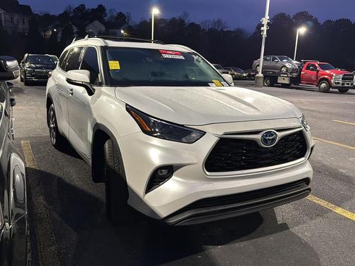 2022 Toyota Highlander Hybrid XLE