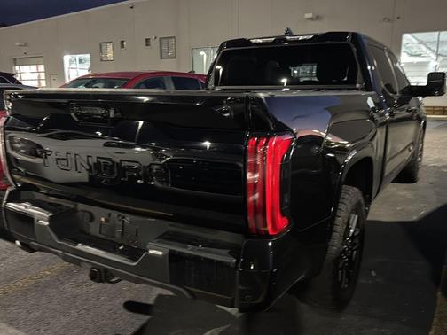 2022 Toyota Tundra Hybrid Platinum