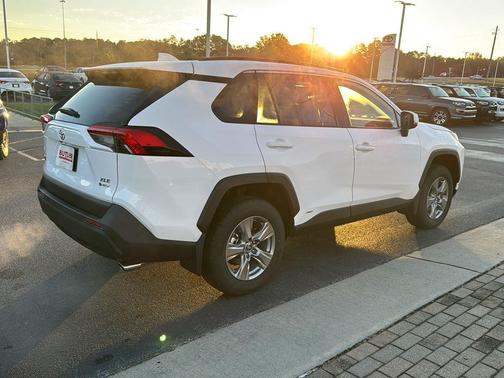 2025 Toyota RAV4 Hybrid XLE