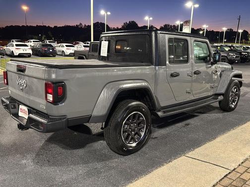 2022 Jeep Gladiator Overland