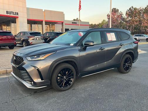 Magnetic Gray Metallic 2025 Toyota Highlander XSE
