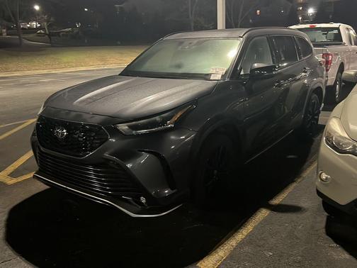 Magnetic Gray Metallic 2025 Toyota Highlander XSE