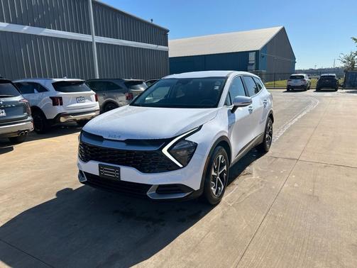 White Pearl 2023 Kia Sportage EX