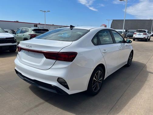 Snow White Pearl 2024 Kia Forte LXS