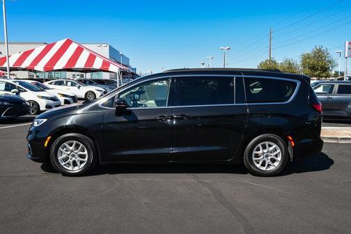 Diamond Black Crystal Pearlcoat 2024 Chrysler Pacifica Touring L