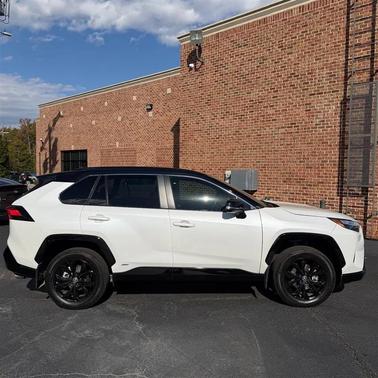 2024 Toyota RAV4 Hybrid SE