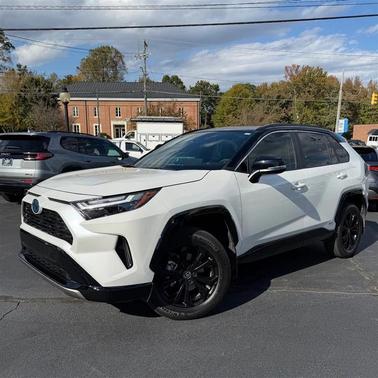 2024 Toyota RAV4 Hybrid SE