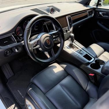 White 2018 Porsche Macan Macan