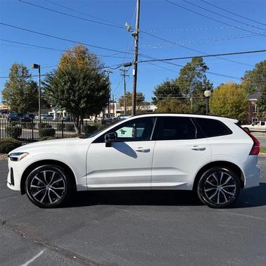 2024 Volvo XC60 B5 Plus Dark Theme