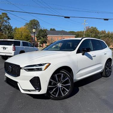 2024 Volvo XC60 B5 Plus Dark Theme