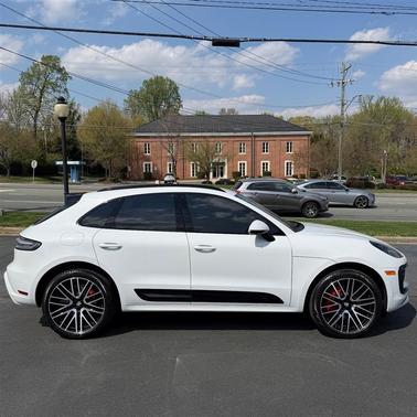 Carrara White Metallic 2023 Porsche Macan Macan S