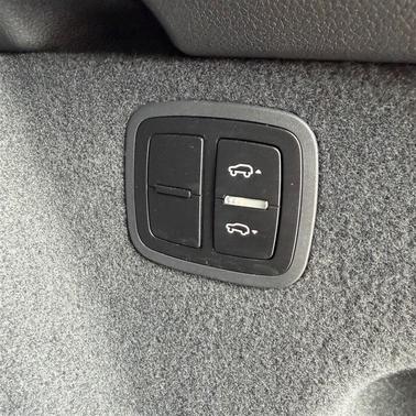 Carrara White Metallic 2023 Porsche Macan Macan S