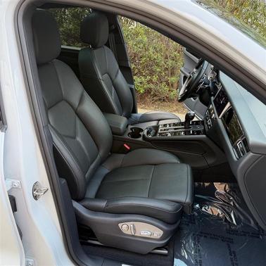 Carrara White Metallic 2023 Porsche Macan Macan S