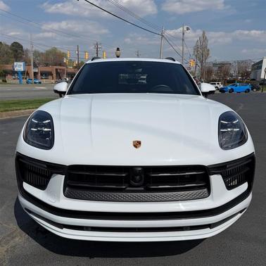 Carrara White Metallic 2023 Porsche Macan Macan S