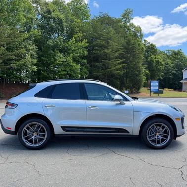 Dolomite Silver Meta 2025 Porsche Macan Macan