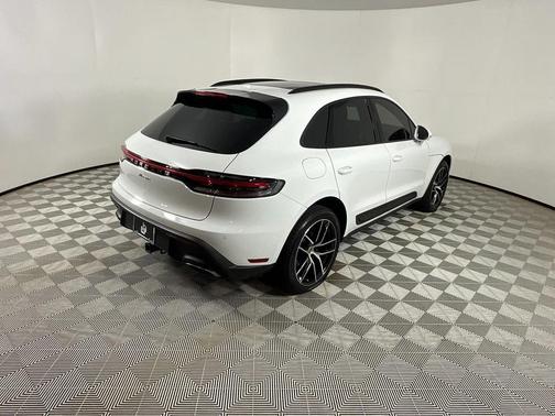 2025 Porsche Macan Base