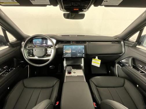 2025 Land Rover Range Rover P530 SE