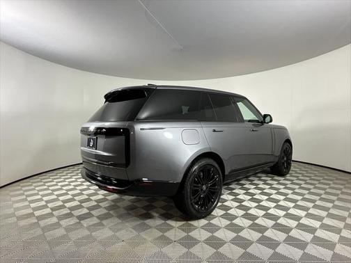 2025 Land Rover Range Rover P530 SE
