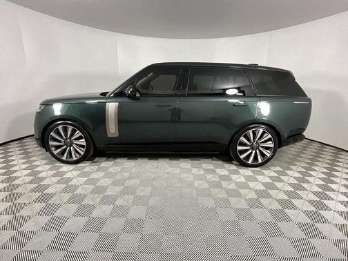 2025 Land Rover Range Rover P615 SV