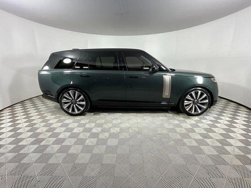 2025 Land Rover Range Rover P615 SV