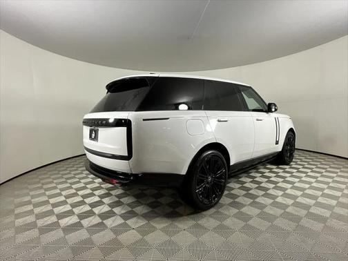 2025 Land Rover Range Rover P530 SE