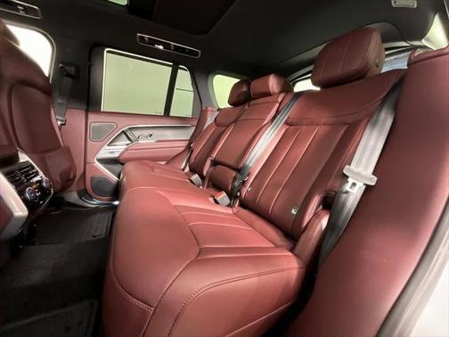 2025 Land Rover Range Rover P530 SE