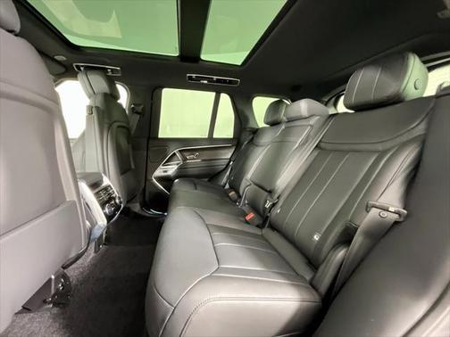 2025 Land Rover Range Rover P530 SE