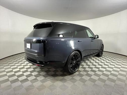 2025 Land Rover Range Rover P530 SE