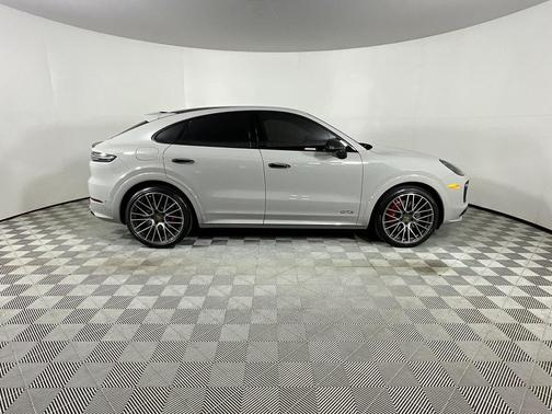 2022 Porsche Cayenne GTS