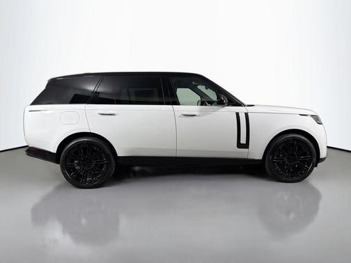 Fuji White 2026 Land Rover Range Rover P400 SE 7 Seat